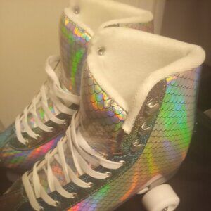 Size 9 Men Glide in Style – Multi-Color Roller Skates for Fun & Flair!